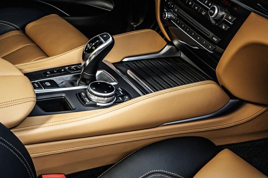  BMW X6 xDrive 5.0i 2015 года  (фото 53 из 113)